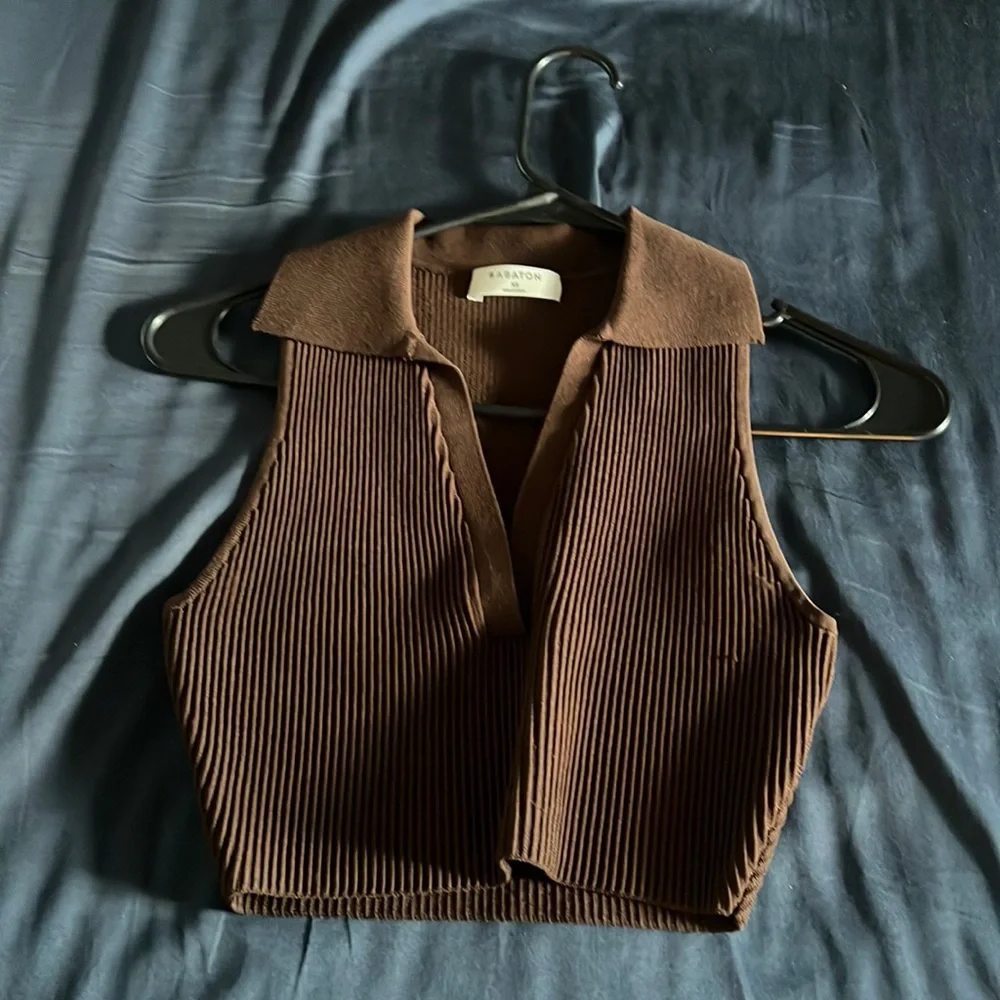 Aritzia Babaton Sculpt Knit Polo Top - Picture 7 of 11